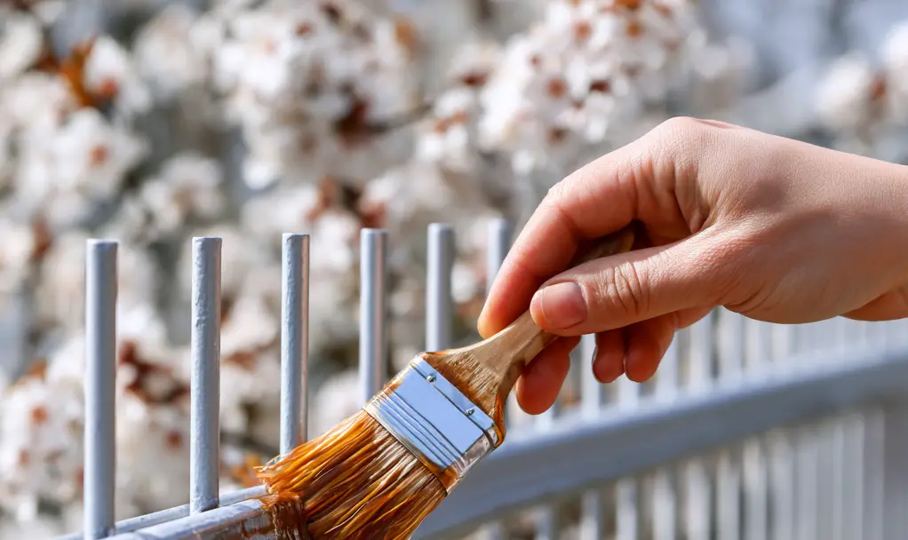How to Paint a Wrought Iron Fence in Nanaimo